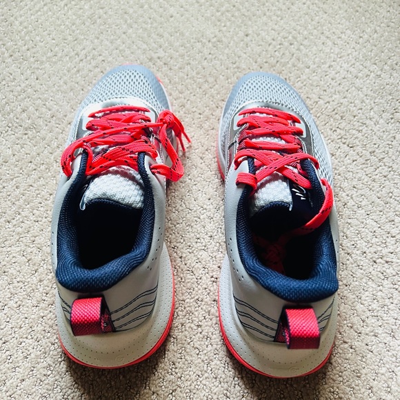 Under Armour (Curry) X DVNLLN unisex size 6.5 brand new sneakers in box. - Picture 3 of 7